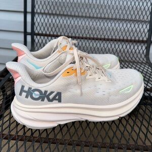 HOKA Women’s Clifton 9 Running Shoes Size 7.5 Wide